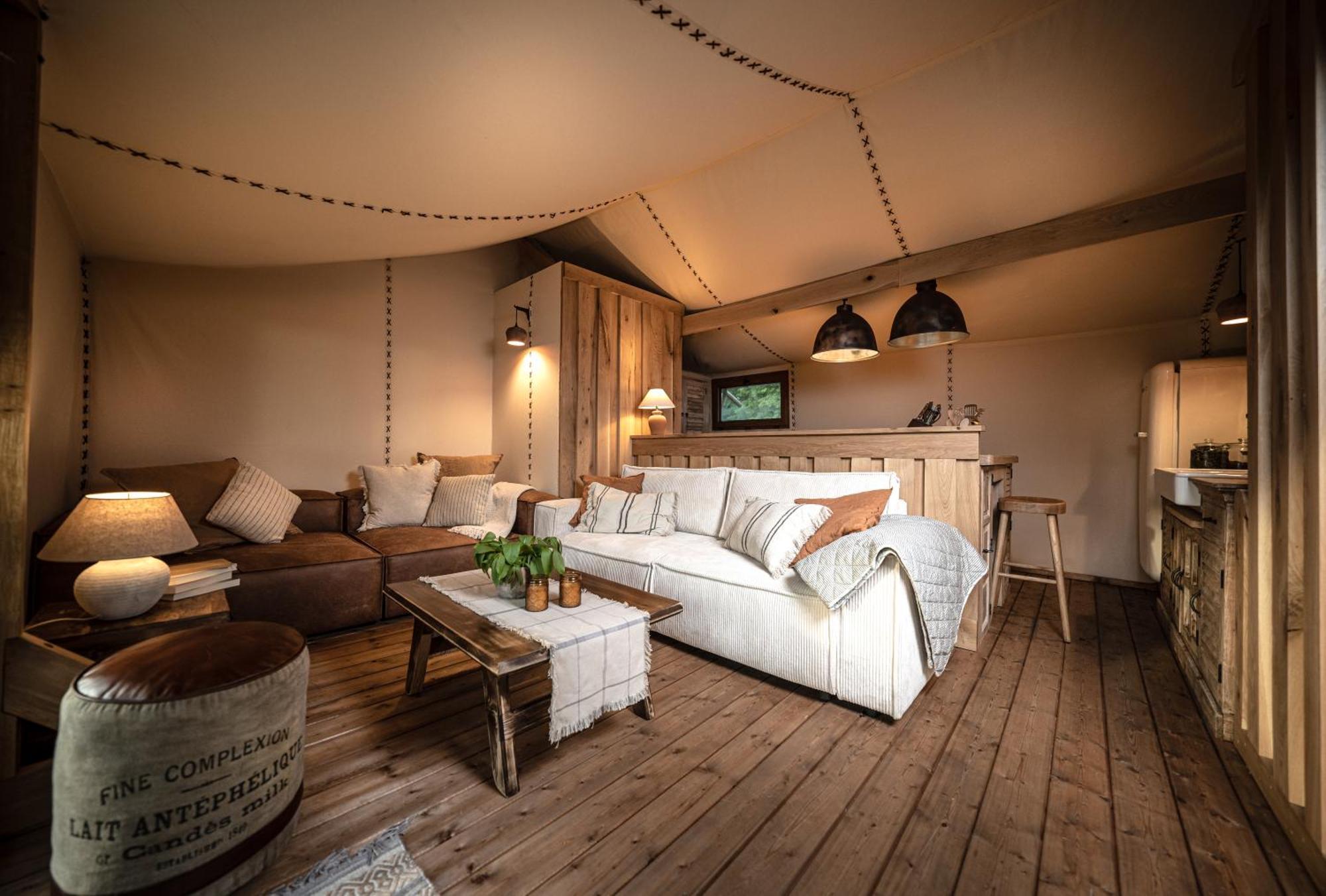 Urzeka Hotel Drzewce  ภายนอก รูปภาพ